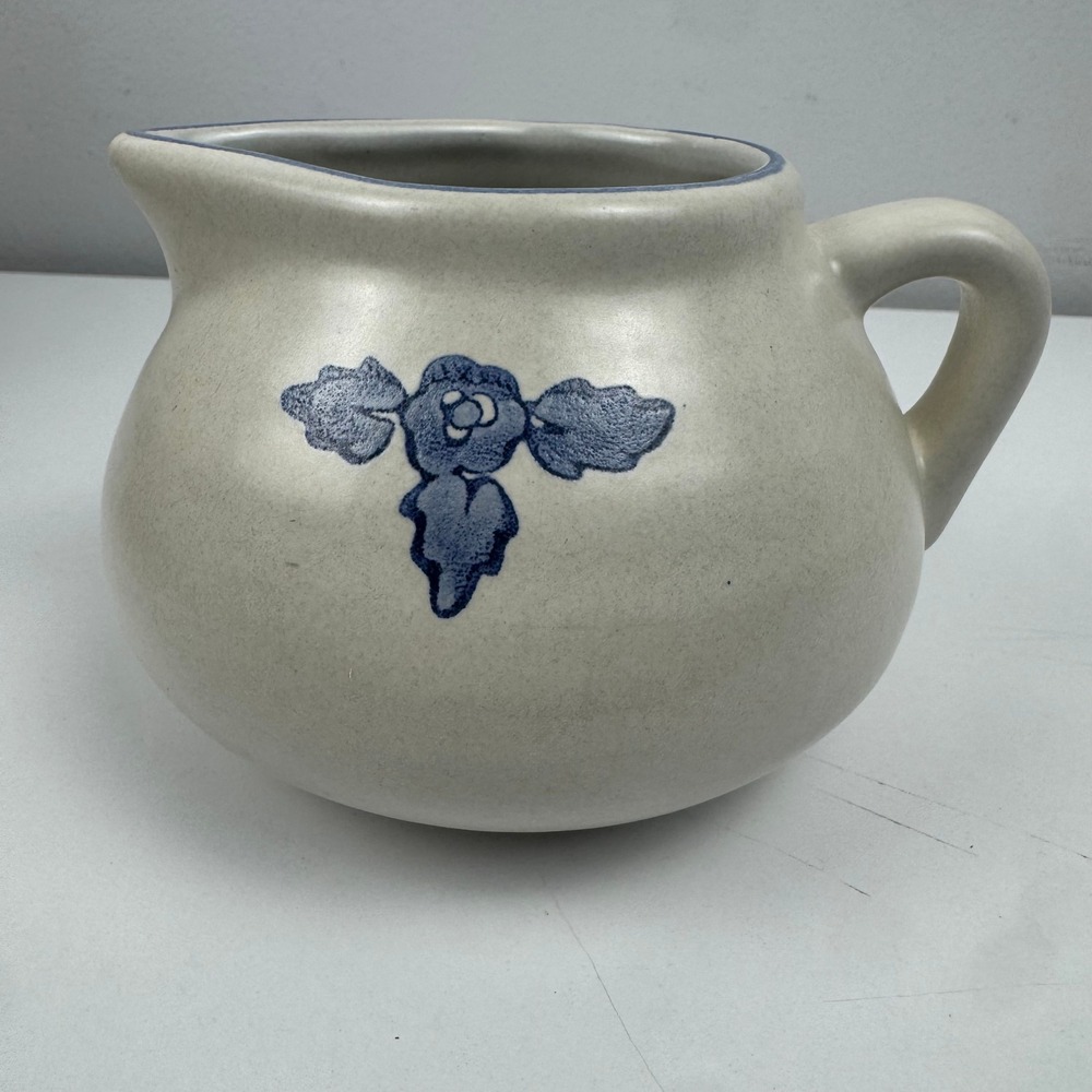 Vtg Pfaltzgraff Yorktowne Gravy Boat Blue Floral Gray Stoneware Serving Pitcher